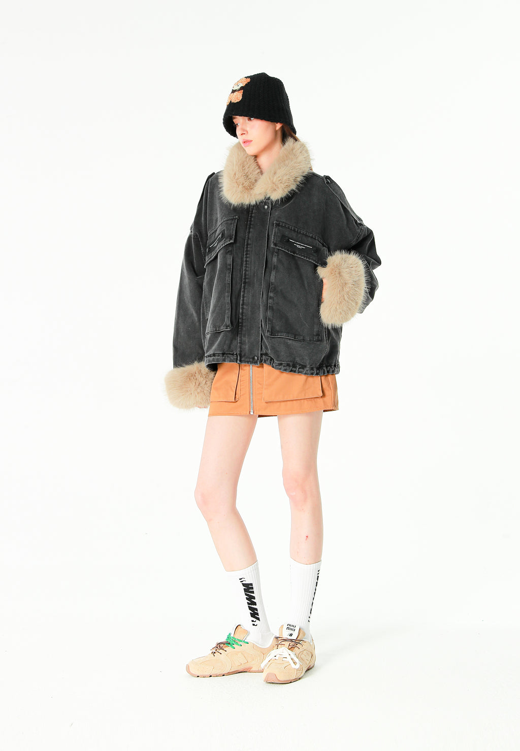 Chaqueta vaquera de mujer con cuello y puños de pelo | MWM [PS_COLORS:BLACK]