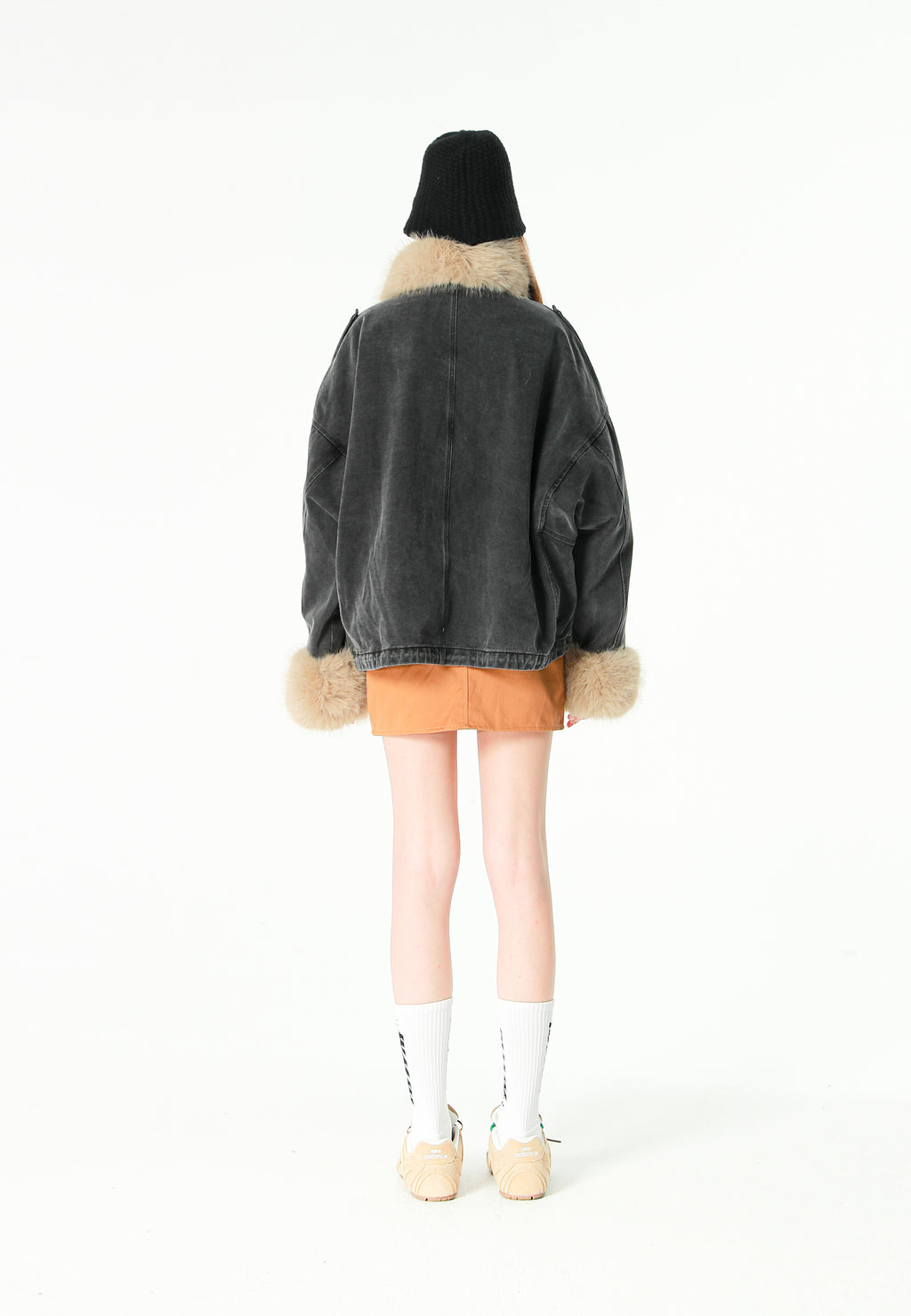 Chaqueta vaquera de mujer con cuello y puños de pelo | MWM [PS_COLORS:BLACK]