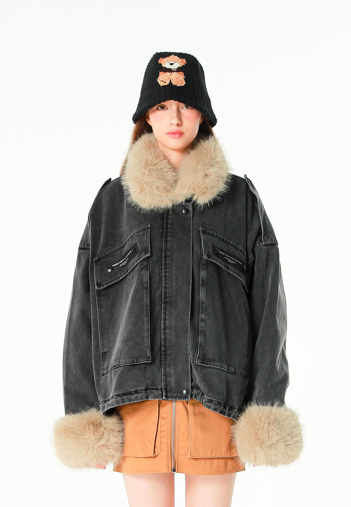 Chaqueta vaquera de mujer con cuello y puños de pelo | MWM [PS_COLORS:BLACK]