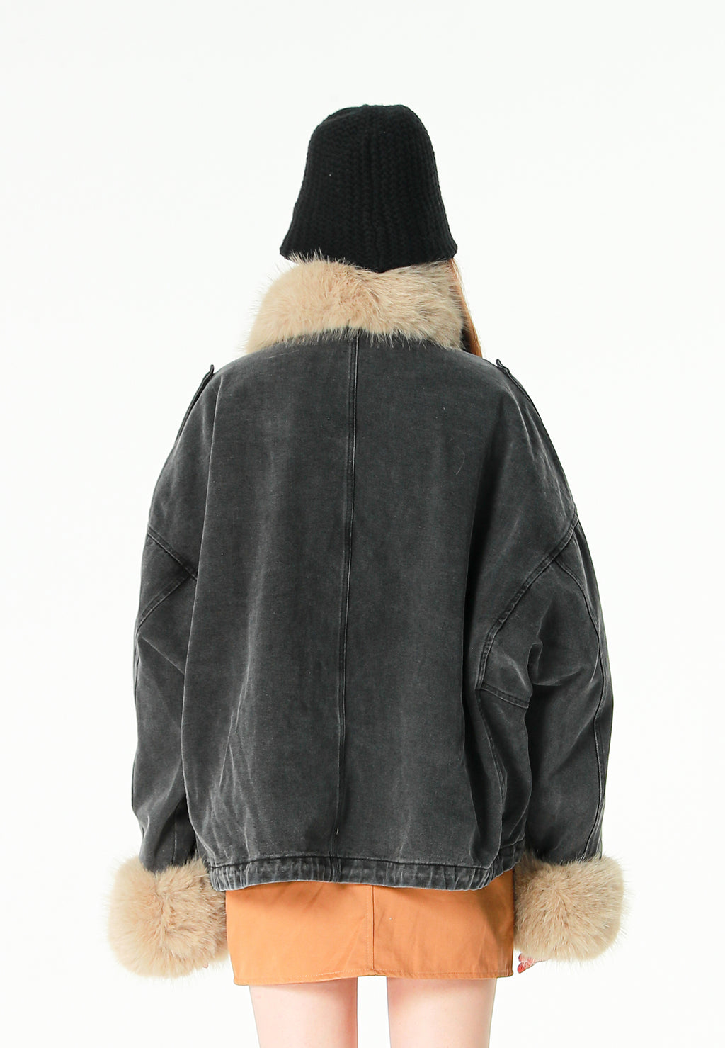 Chaqueta vaquera de mujer con cuello y puños de pelo | MWM [PS_COLORS:BLACK]
