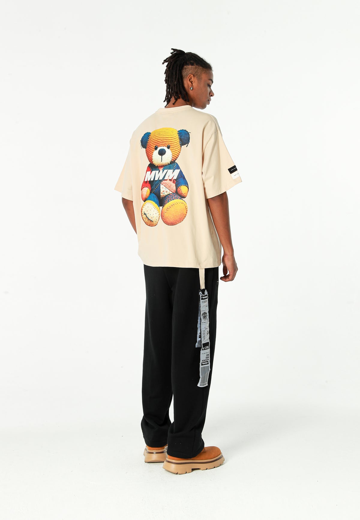Camiseta TEDDY de corte regular con print patchwork 3D en la espalda | MWM [PS_COLORS:ECRU]