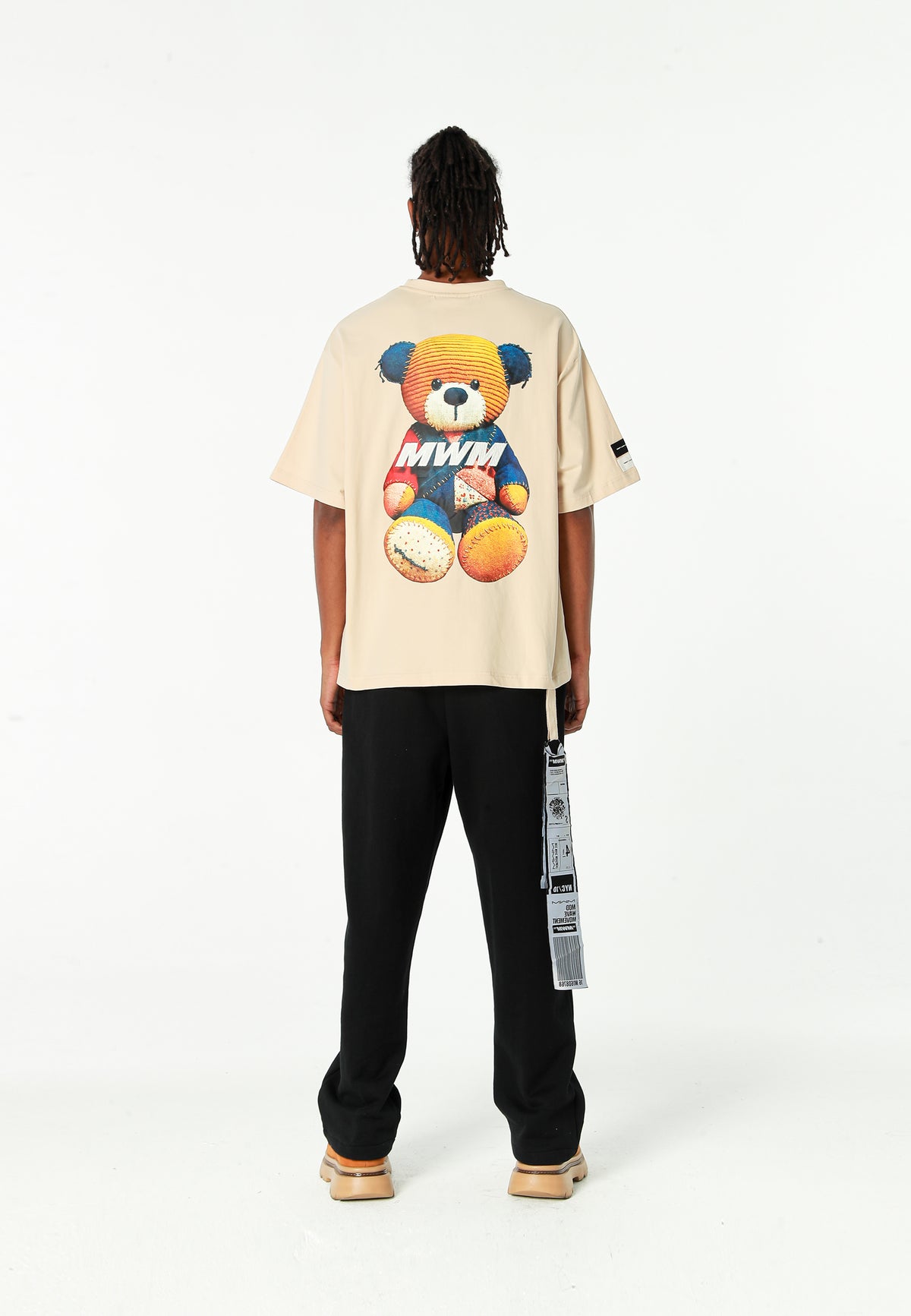 Camiseta TEDDY de corte regular con print patchwork 3D en la espalda | MWM [PS_COLORS:ECRU]