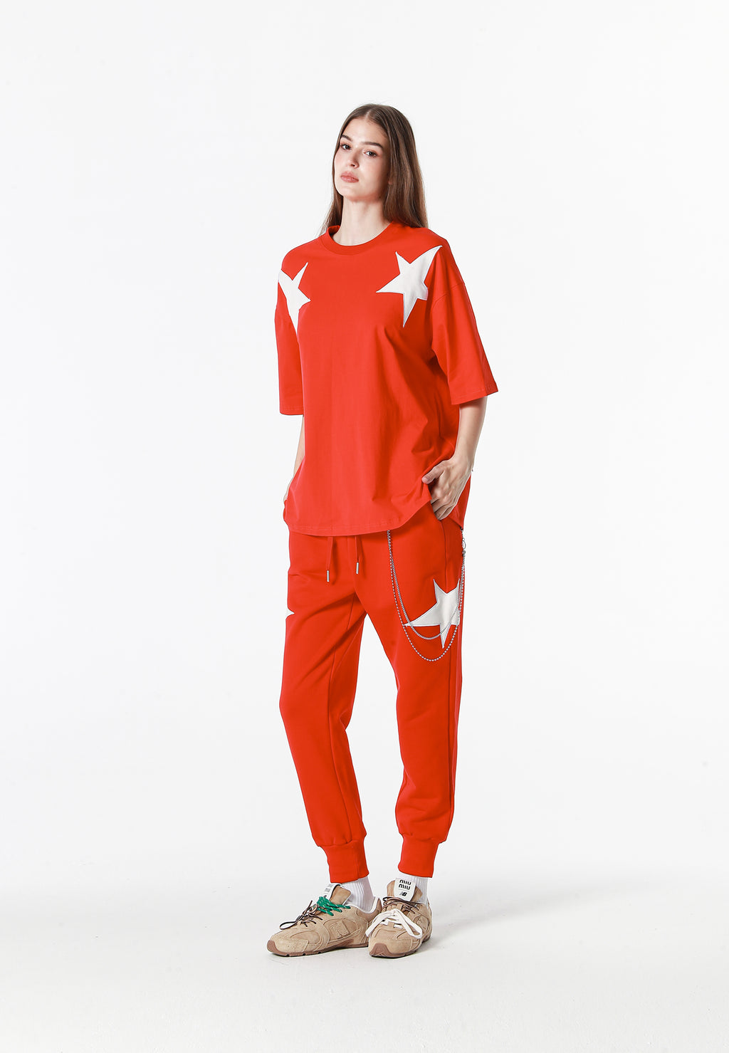 Pantalón jogger Wings con parches de estrellas y cadena lateral | MWM [PS_COLORS:RED]
