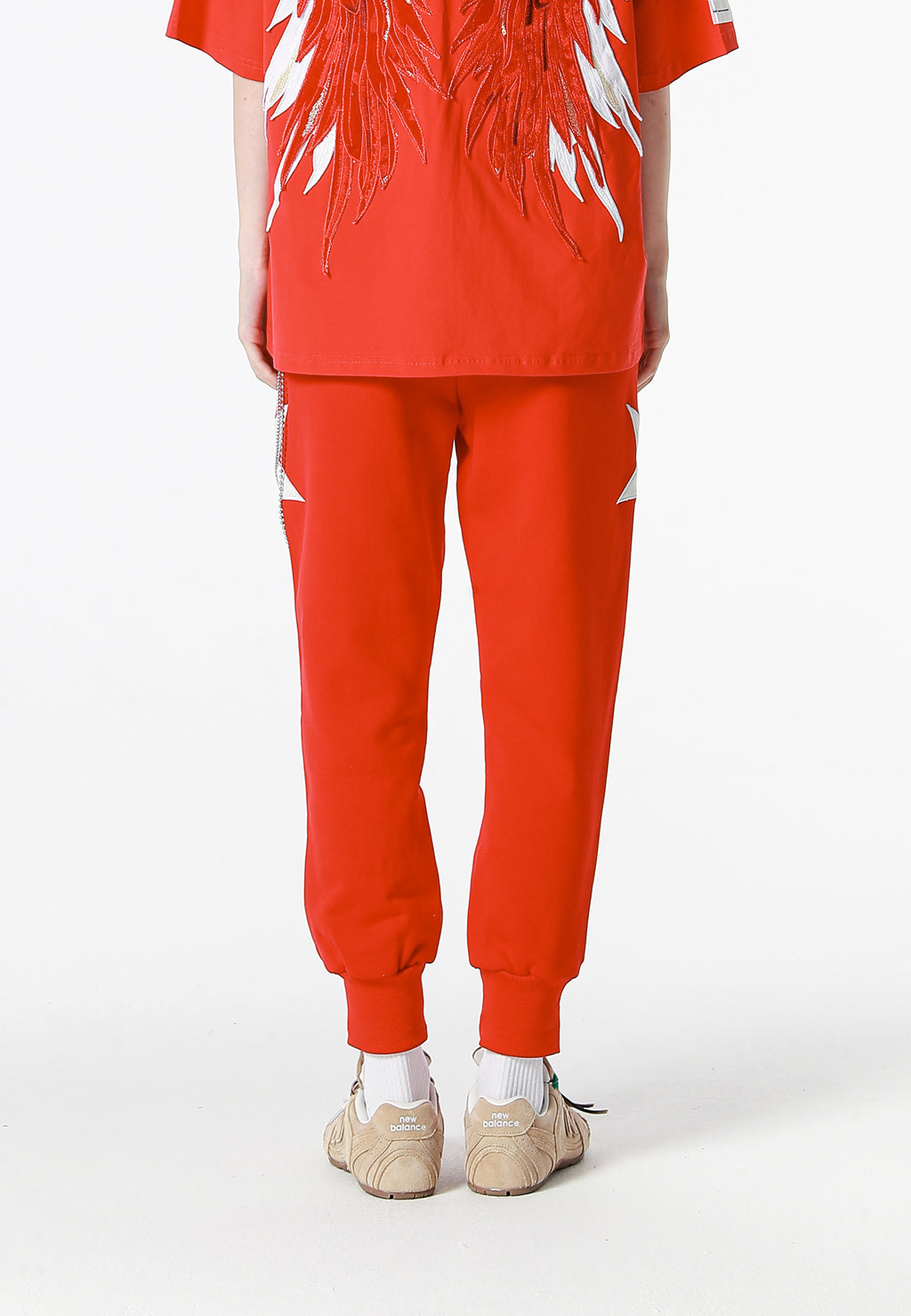 Pantalón jogger Wings con parches de estrellas y cadena lateral | MWM [PS_COLORS:RED]