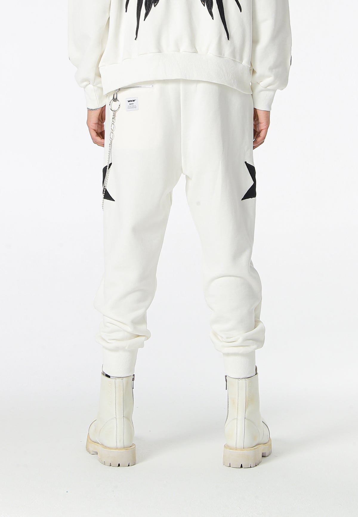 Pantalón jogger Wings con parches de estrellas y cadena lateral | MWM [PS_COLORS:WHITE]