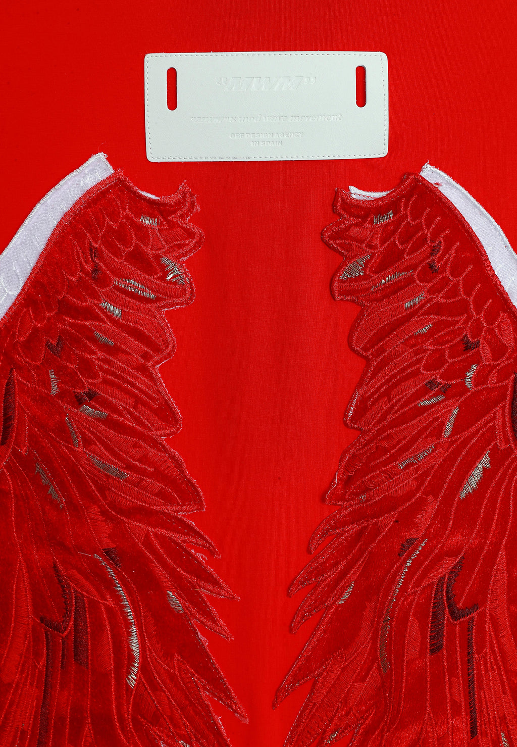 Camiseta Wings de corte relajado con estrellas frontales y doble parche de alas en la espalda | MWM [PS_COLORS:RED]