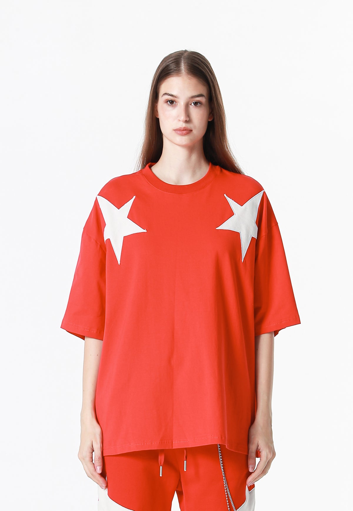 Camiseta Wings de corte relajado con estrellas frontales y doble parche de alas en la espalda | MWM [PS_COLORS:RED]