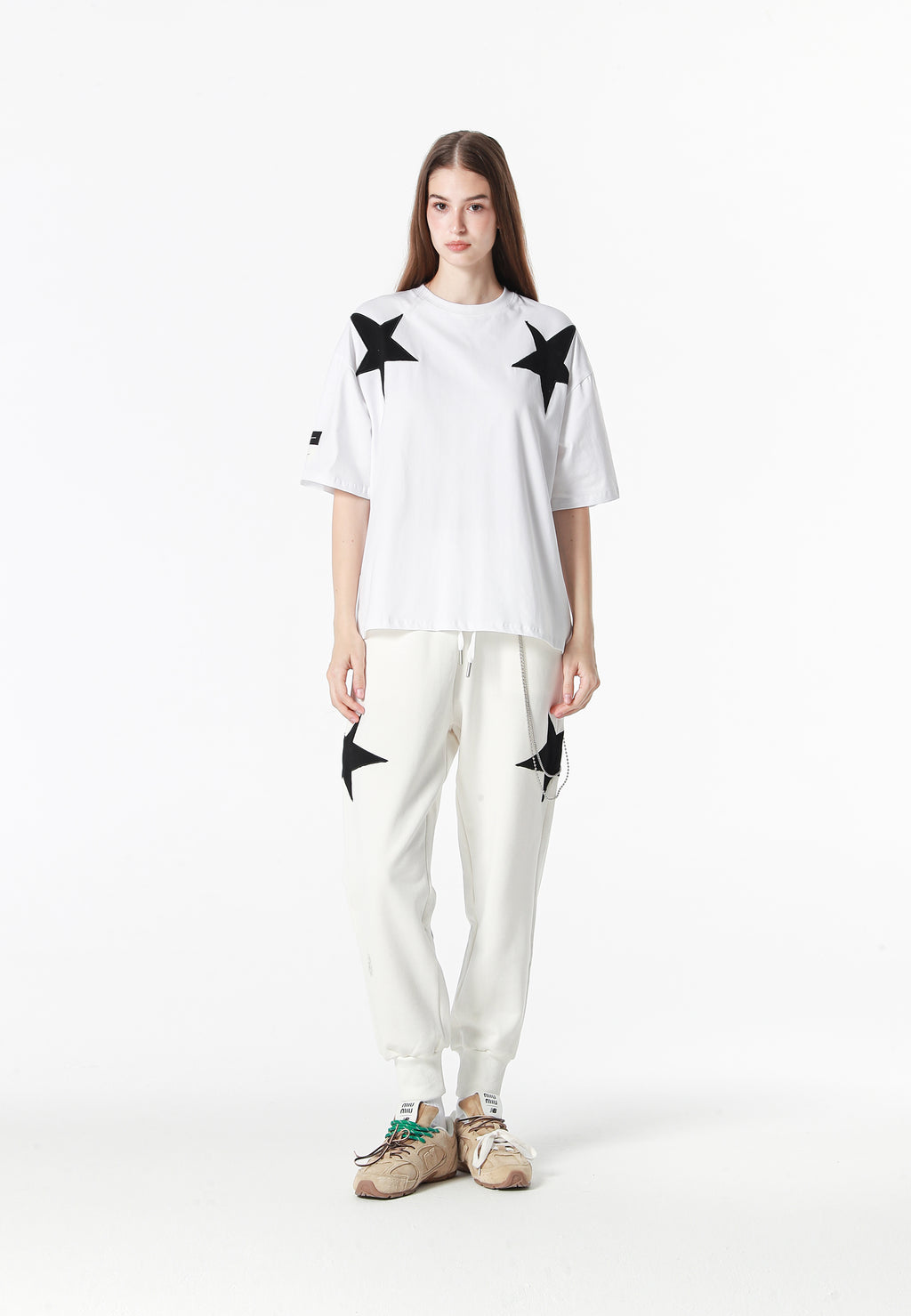 Camiseta Wings de corte relajado con estrellas frontales y doble parche de alas en la espalda | MWM [PS_COLORS:WHITE]