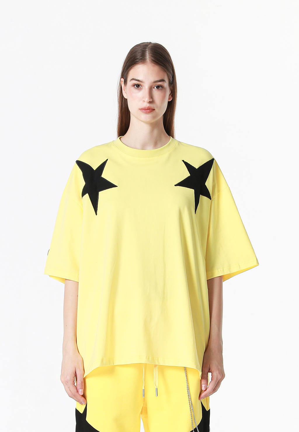 Camiseta Wings de corte relajado con estrellas frontales y doble parche de alas en la espalda | MWM [PS_COLORS:YELLOW]