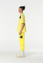Camiseta Wings de corte relajado con estrellas frontales y doble parche de alas en la espalda | MWM [PS_COLORS:YELLOW]
