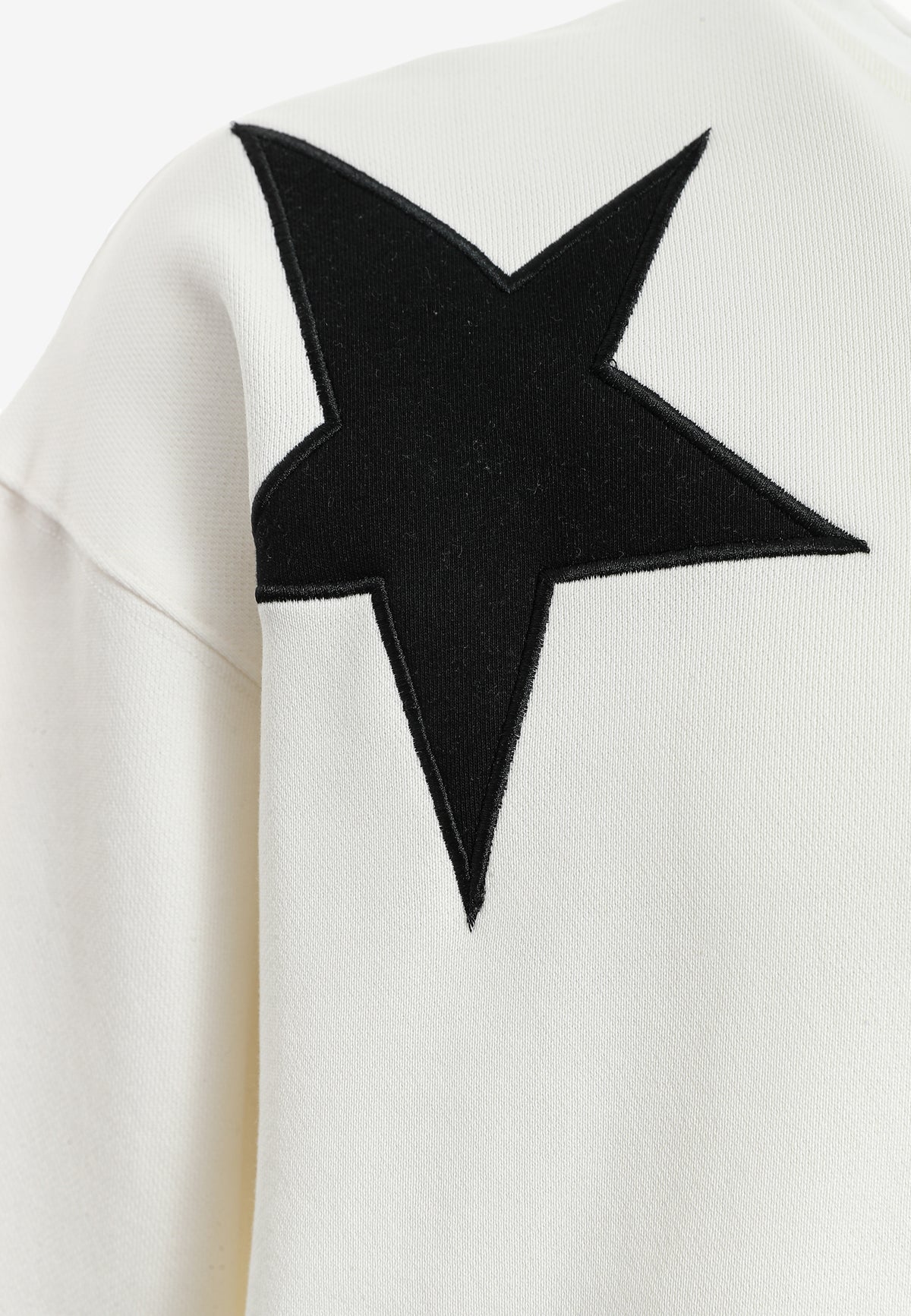 Sudadera Wings de corte relajado con estrellas frontales y doble parche de alas en la espalda | MWM [PS_COLORS:WHITE]