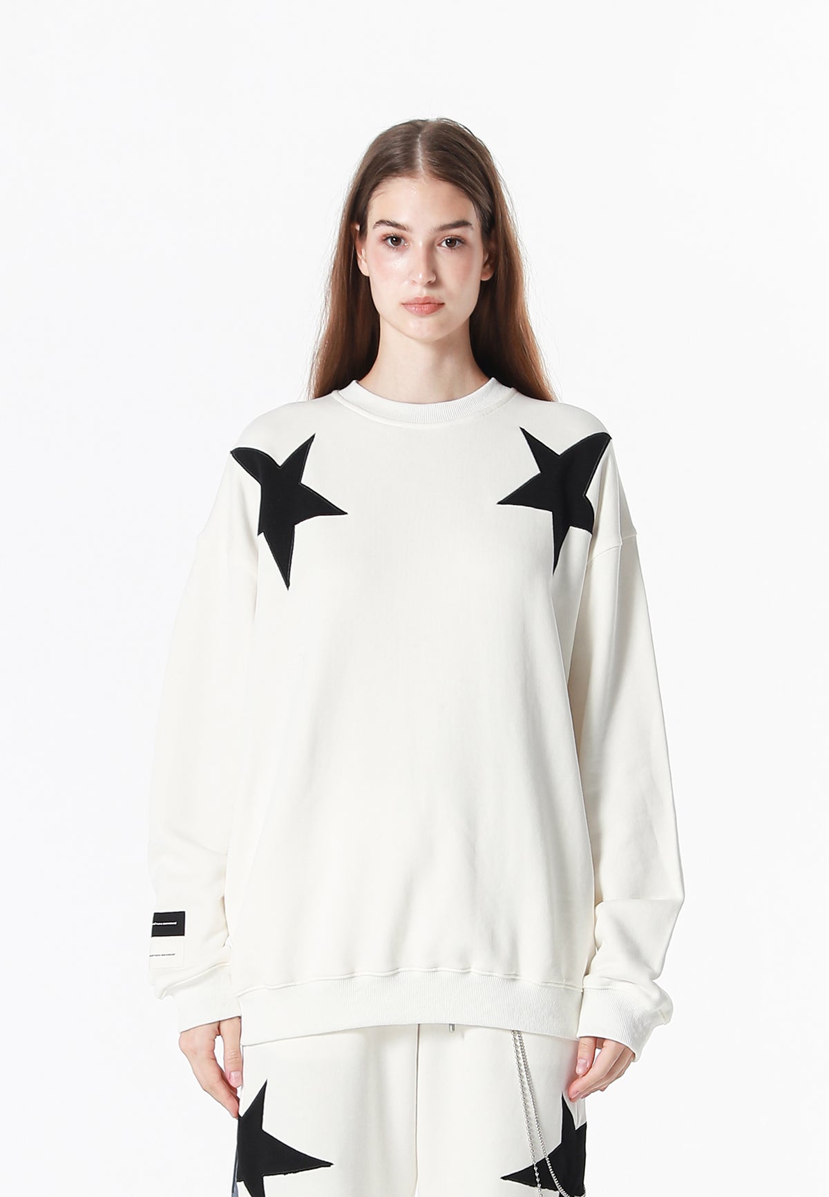 Sudadera Wings de corte relajado con estrellas frontales y doble parche de alas en la espalda | MWM [PS_COLORS:WHITE]