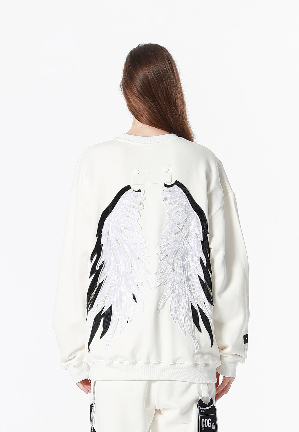Sudadera Wings de corte relajado con estrellas frontales y doble parche de alas en la espalda | MWM [PS_COLORS:WHITE]