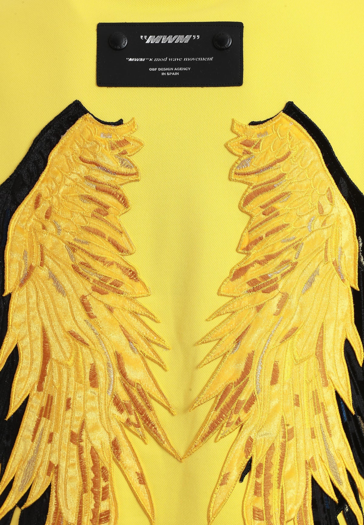 Sudadera Wings de corte relajado con estrellas frontales y doble parche de alas en la espalda | MWM [PS_COLORS:YELLOW]
