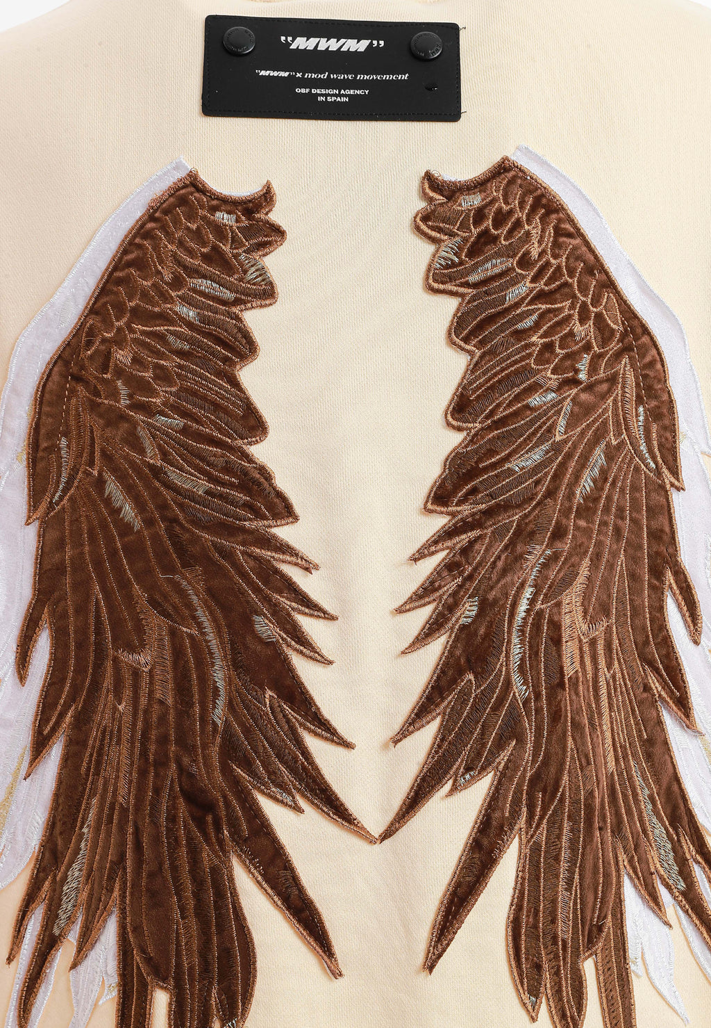 Sudadera de niño Wings de corte relajado con estrellas frontales y doble parche de alas en la espalda | MWM [PS_COLORS:BEIGE]