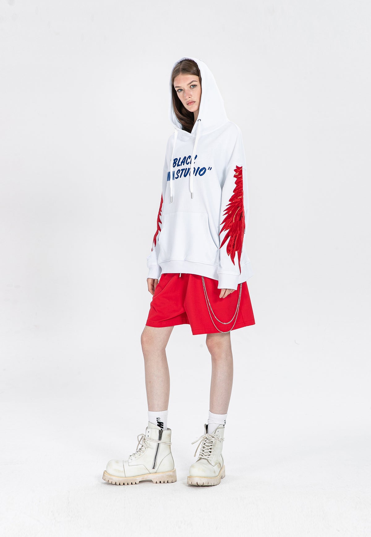 Sudadera con capucha y alas bordadas | MWM