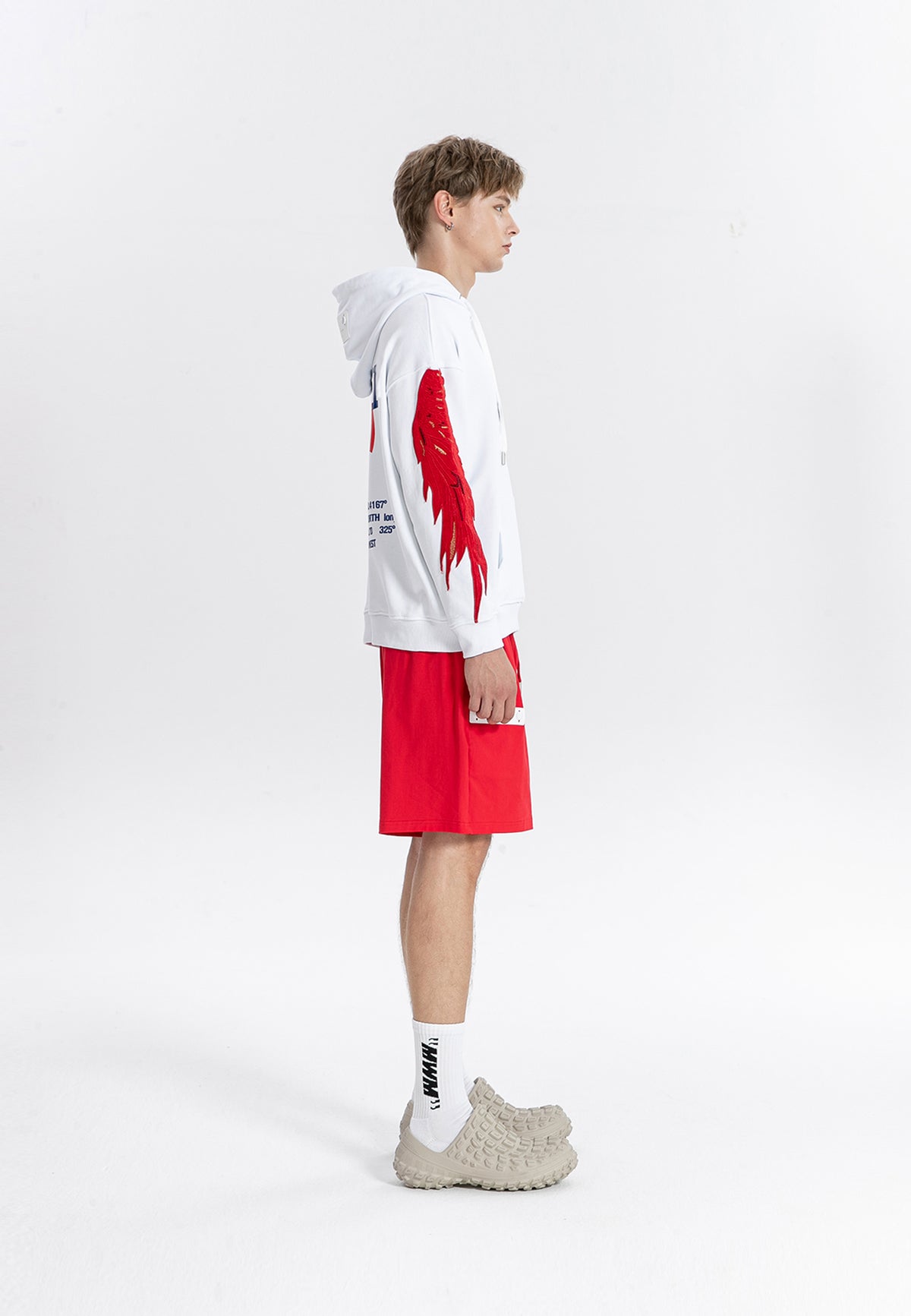 Sudadera con capucha y alas bordadas | MWM
