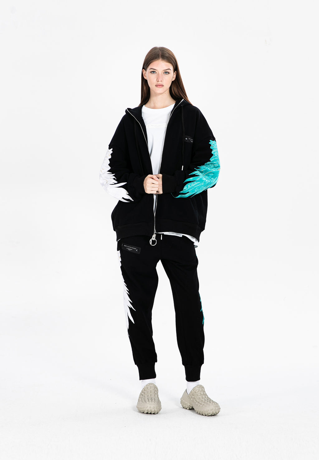 Sudadera con capucha de alas bordadas | MWM