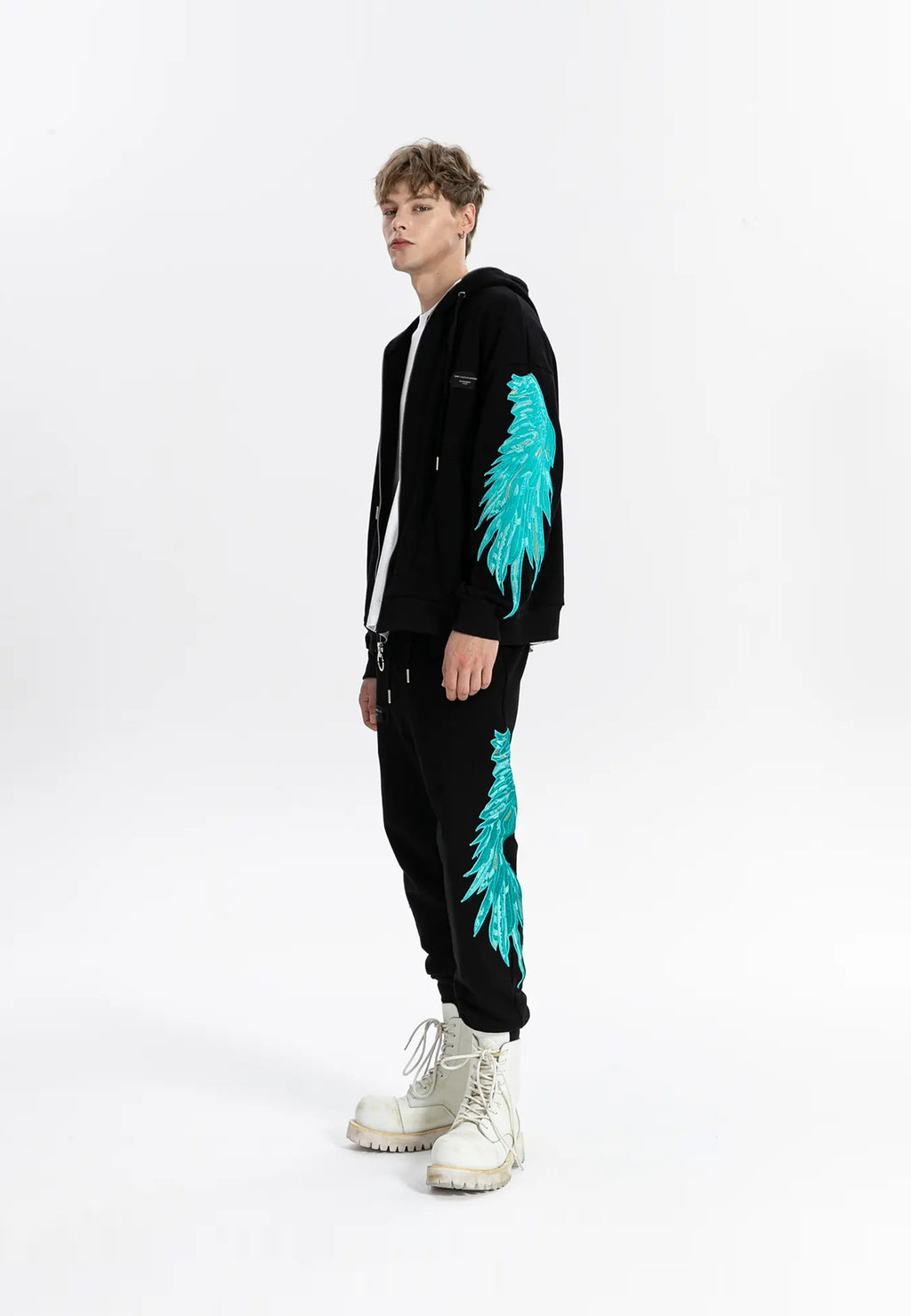 Sudadera con capucha de alas bordadas | MWM