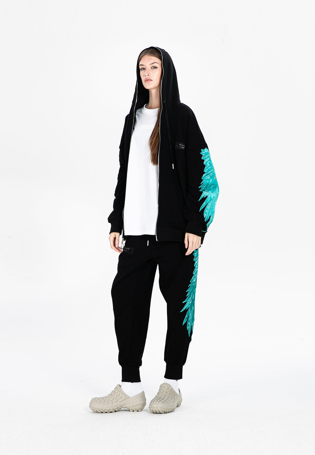 Sudadera con capucha de alas bordadas | MWM