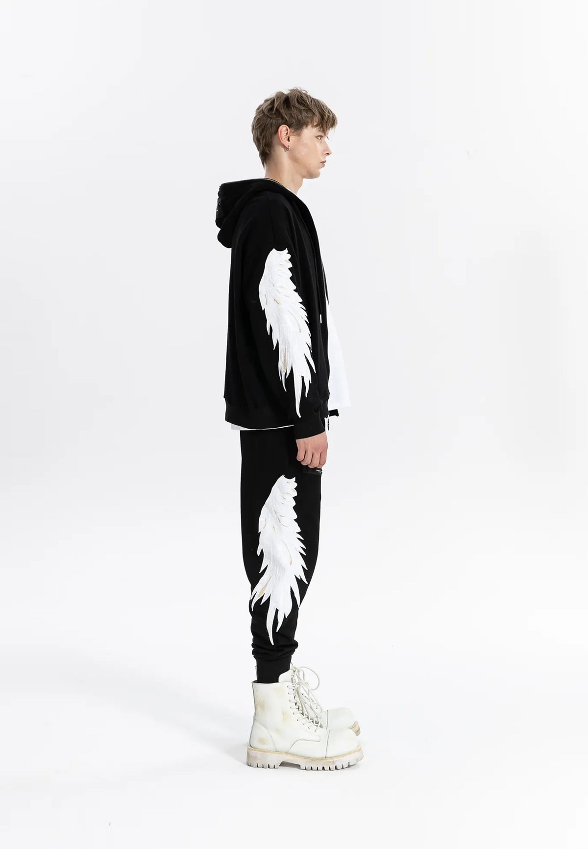 Sudadera con capucha de alas bordadas | MWM