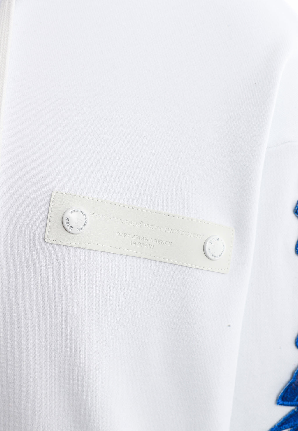 Sudadera con capucha de alas bordadas | MWM