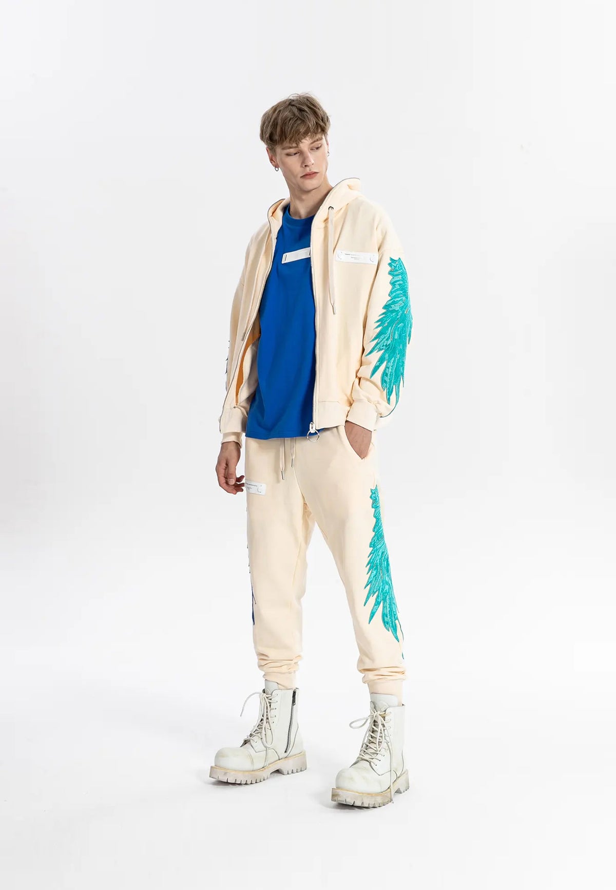 Sudadera con capucha de alas bordadas | MWM