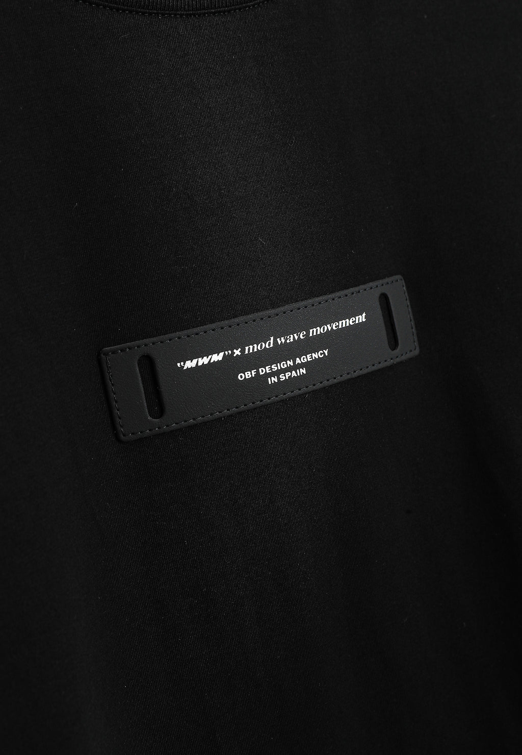 Camiseta con alas bordadas y lentejuelas | MWM
