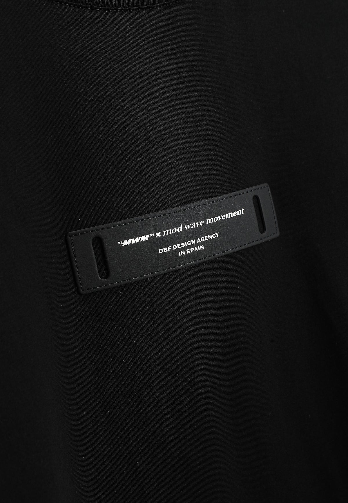 Camiseta con alas bordadas y lentejuelas | MWM