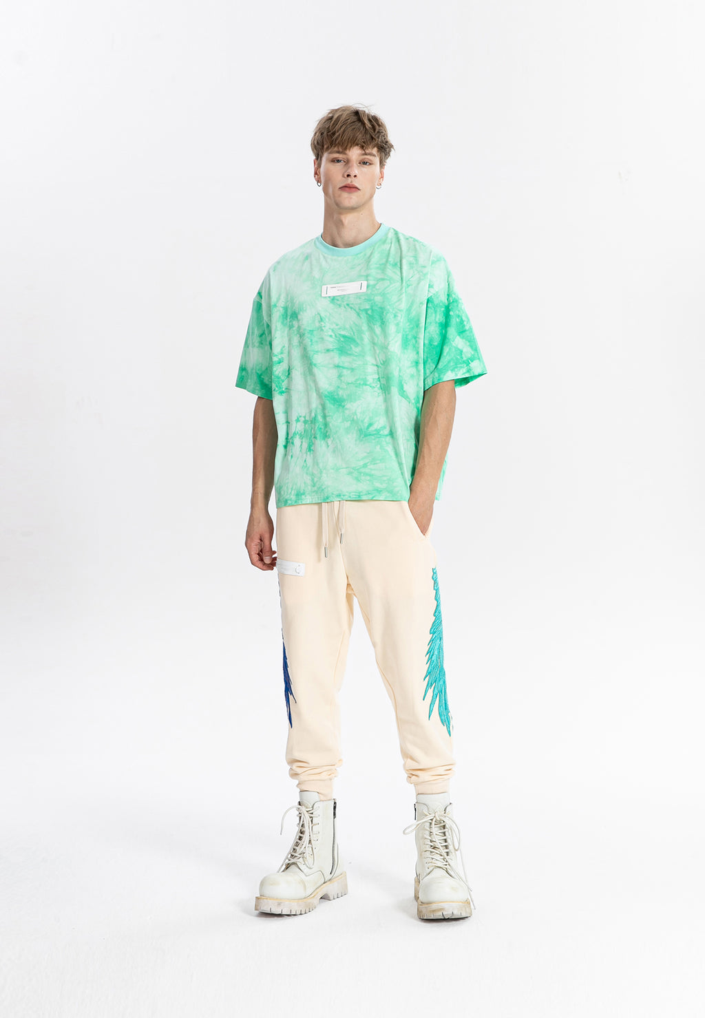 Camiseta con alas bordadas y lentejuelas | MWM