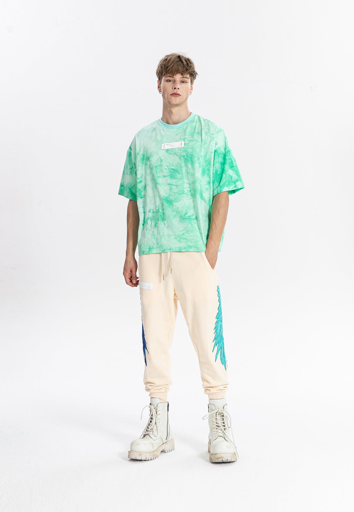 Camiseta con alas bordadas y lentejuelas | MWM