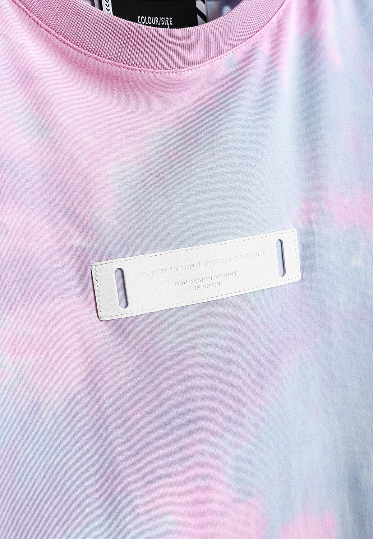 Camiseta con alas bordadas y lentejuelas | MWM