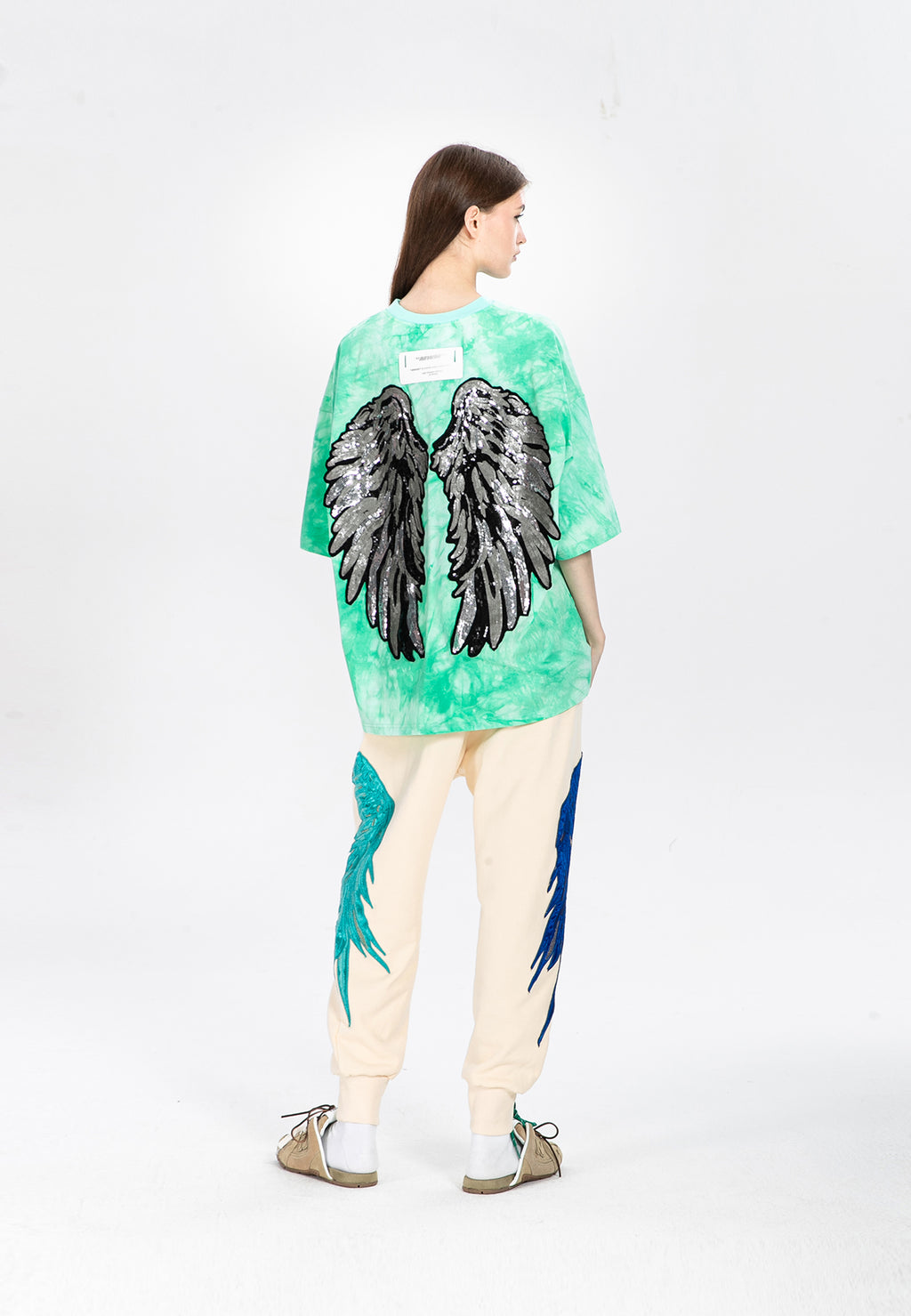 Camiseta con alas bordadas y lentejuelas | MWM