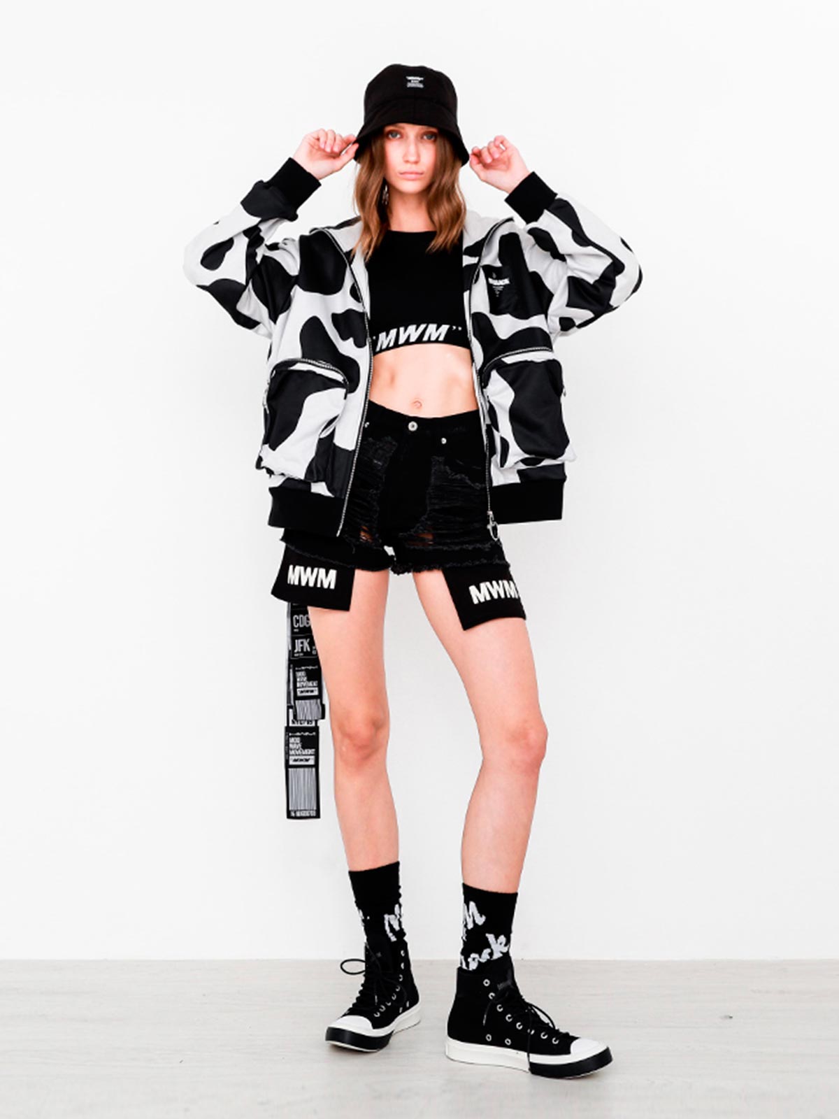 COW PRINT SWEATSHIRT