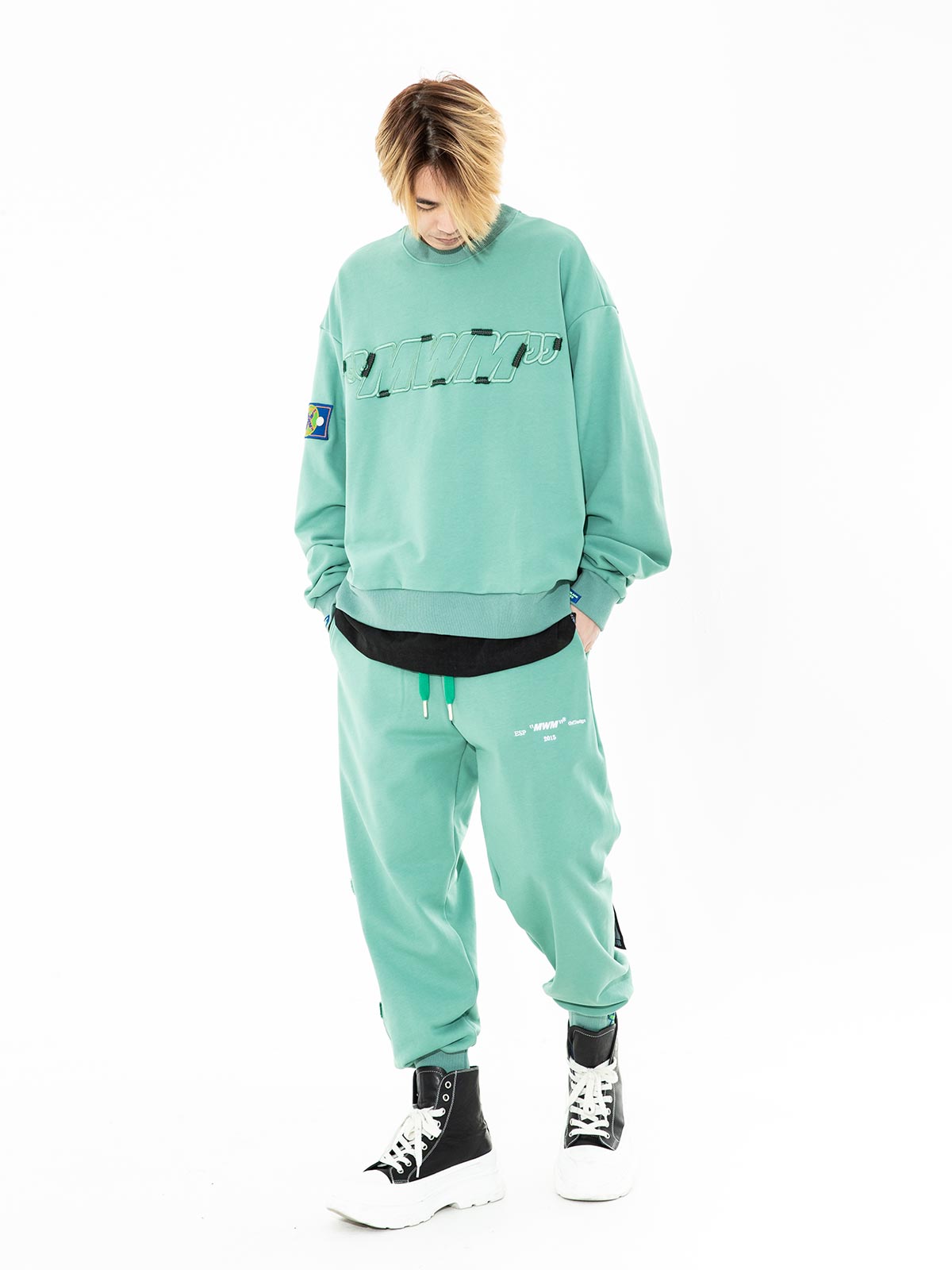 SUDADERA LOGO MWM BORDADO