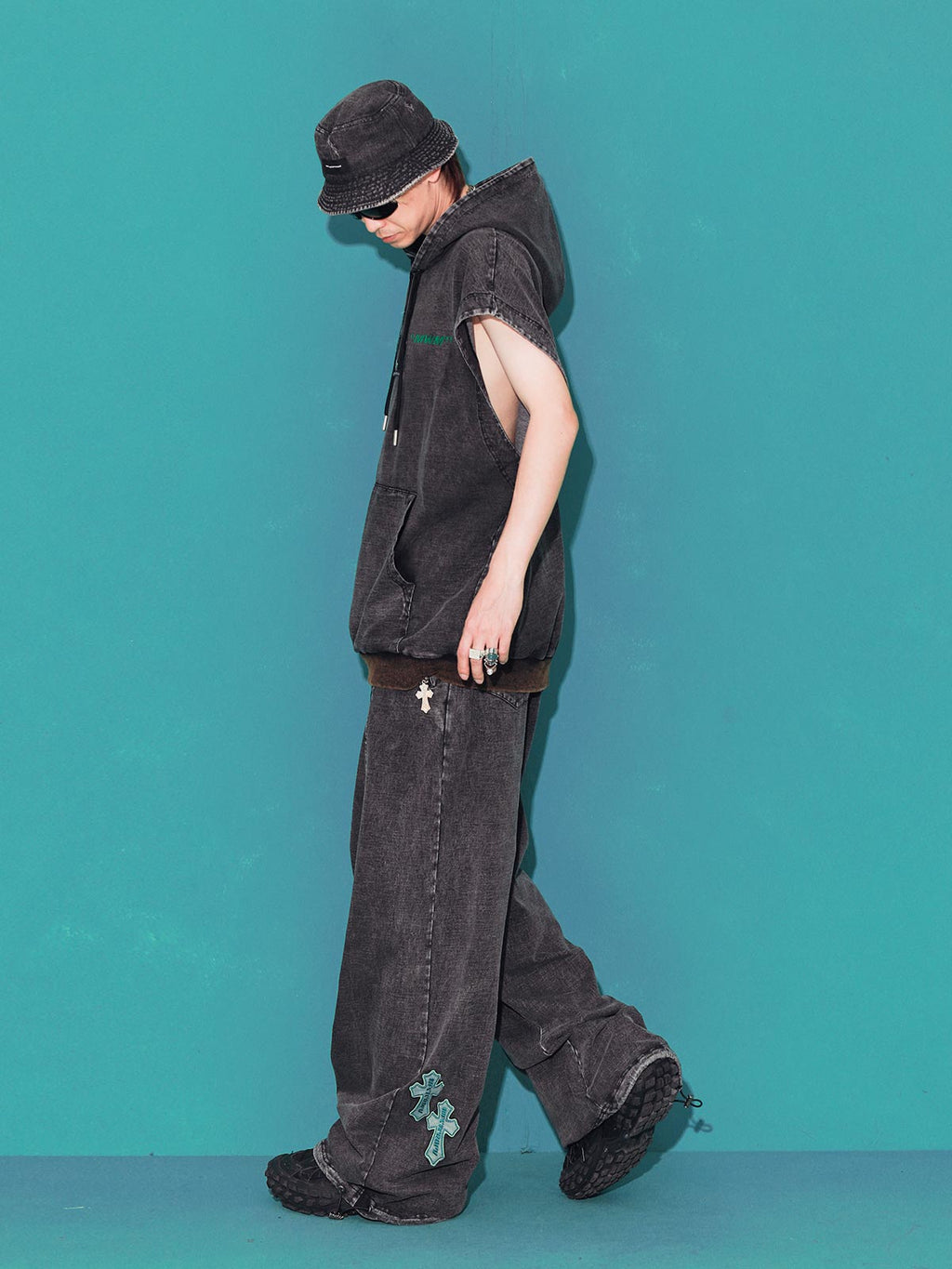 WINGED VEST