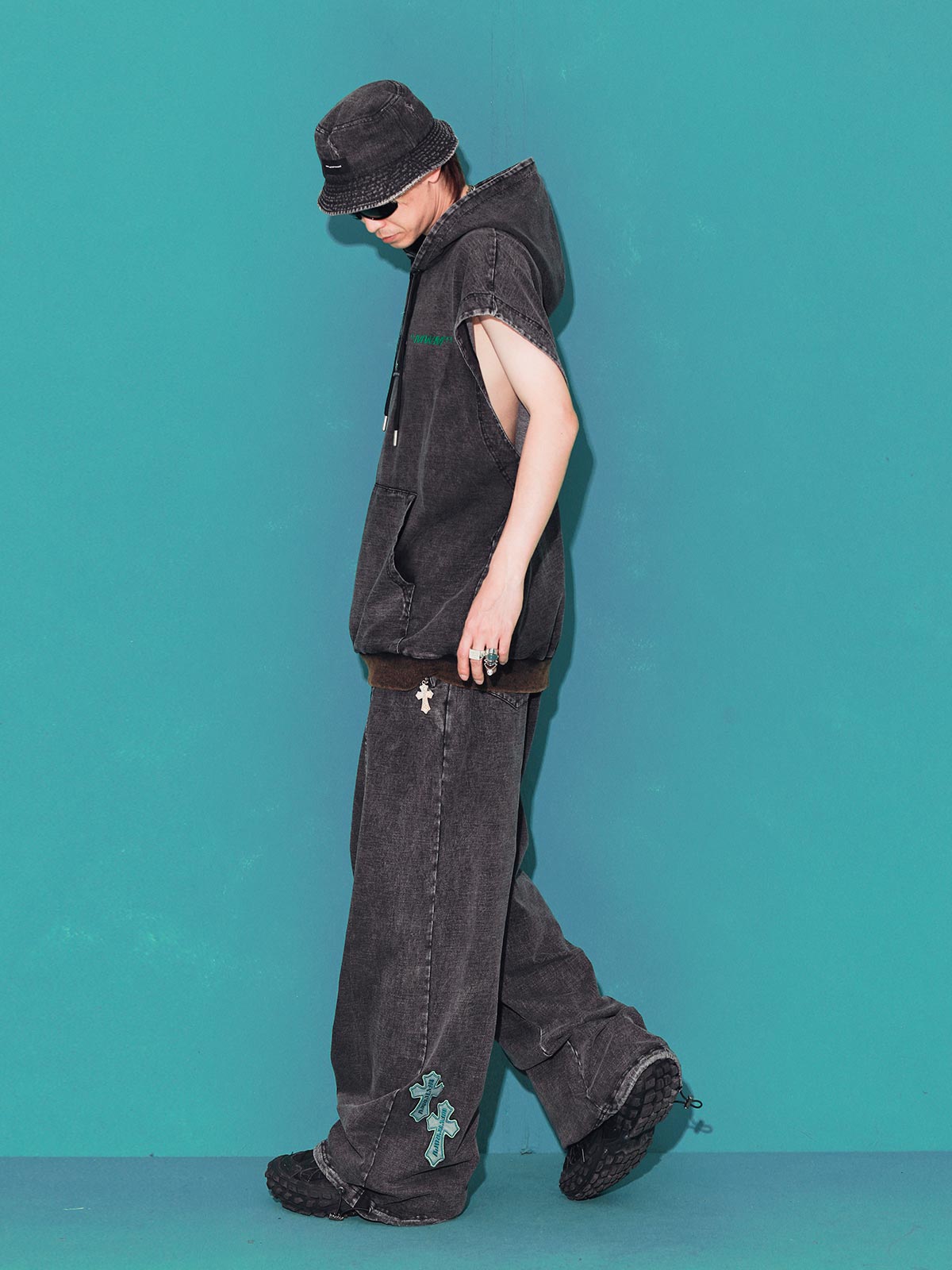 WINGED VEST