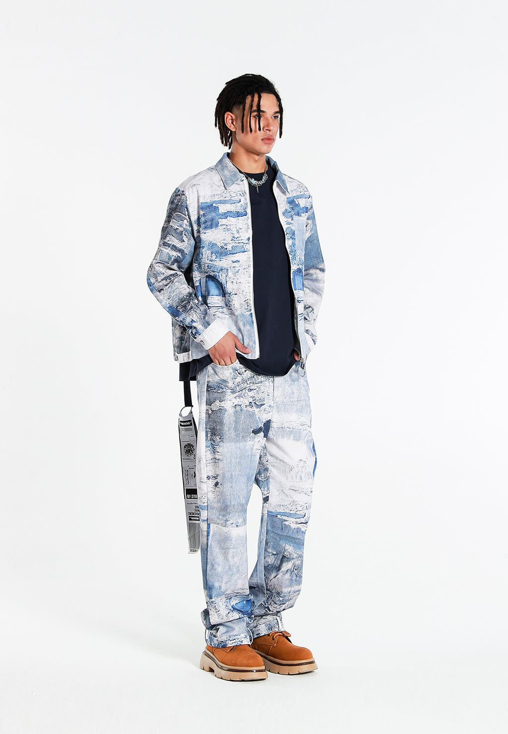 MWM DISTRESSED DENIM JEANS