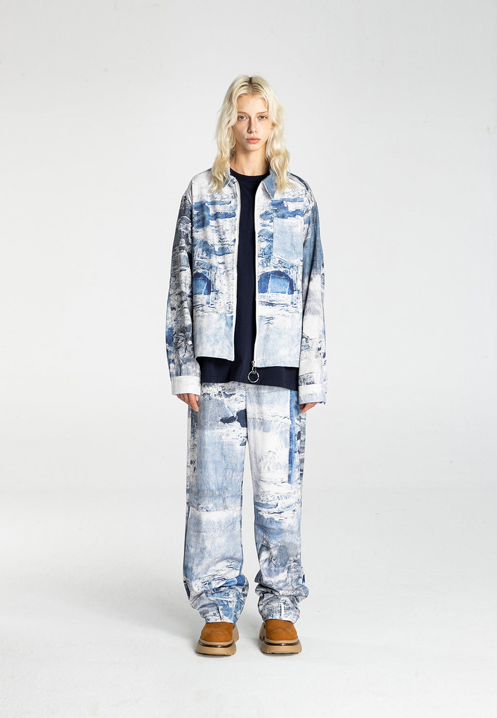 MWM DISTRESSED DENIM JEANS