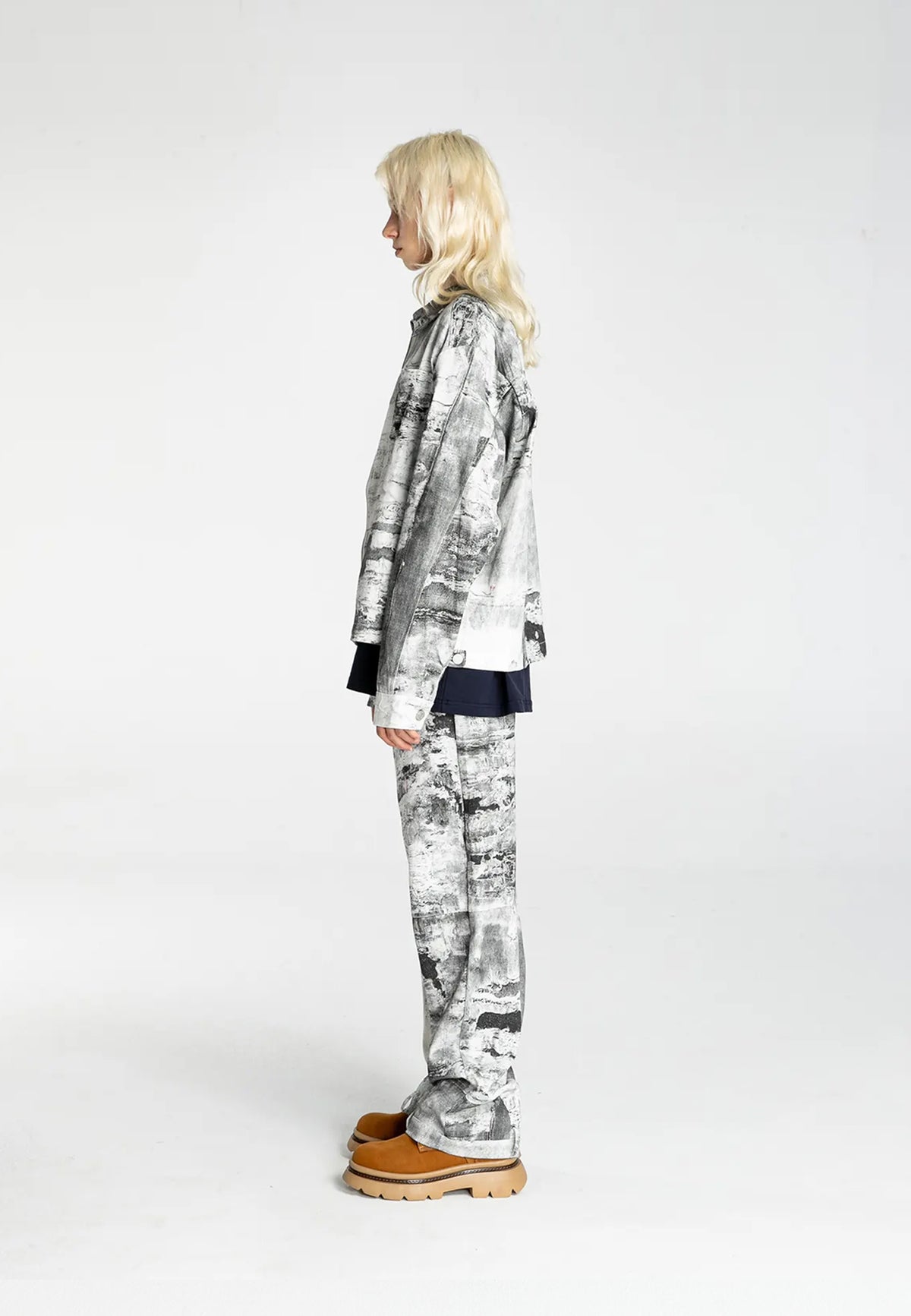 MWM DISTRESSED DENIM JEANS