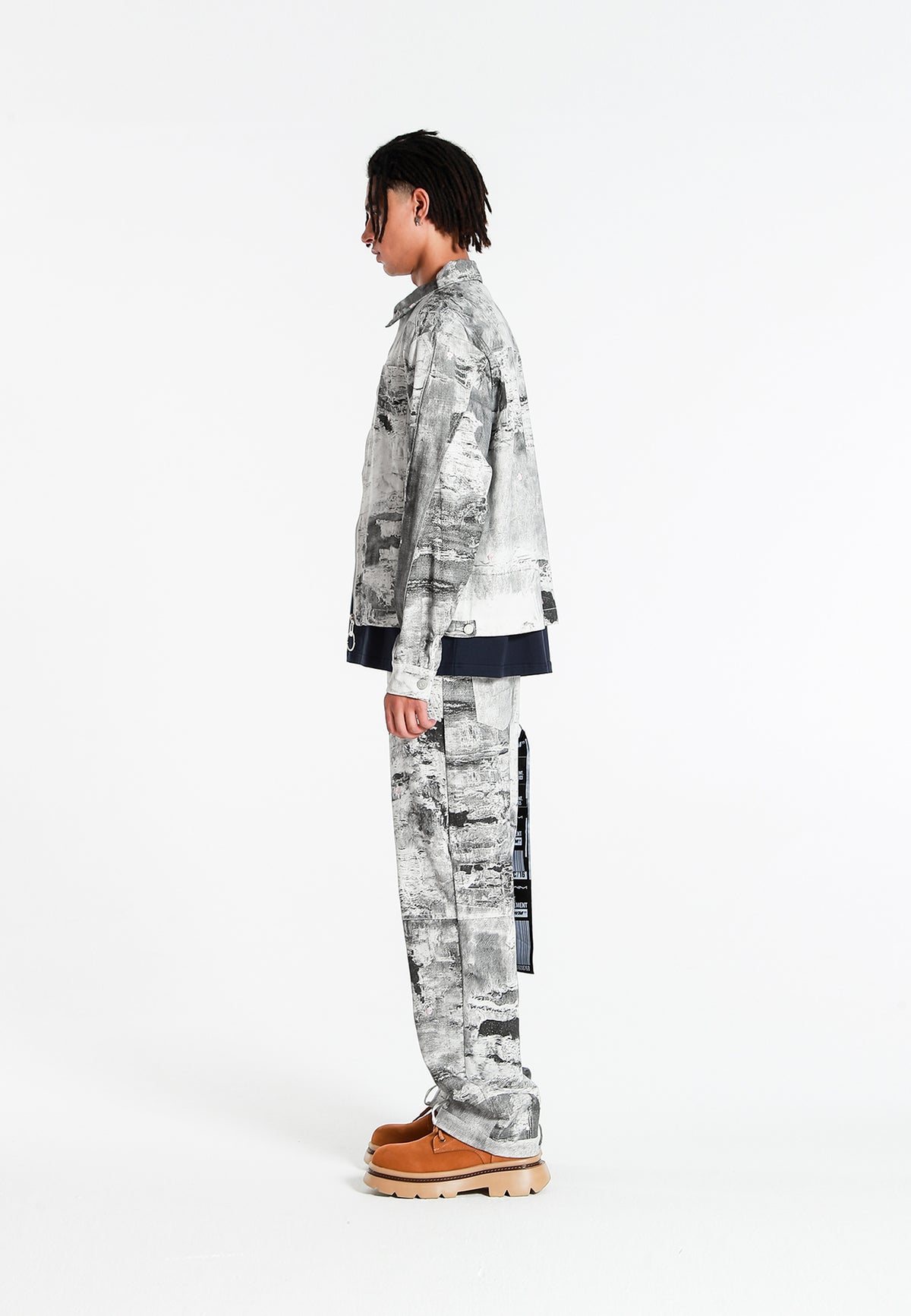 MWM DISTRESSED DENIM JEANS