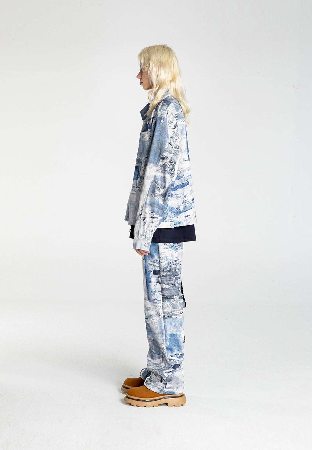 MWM DISTRESSED DENIM JEANS
