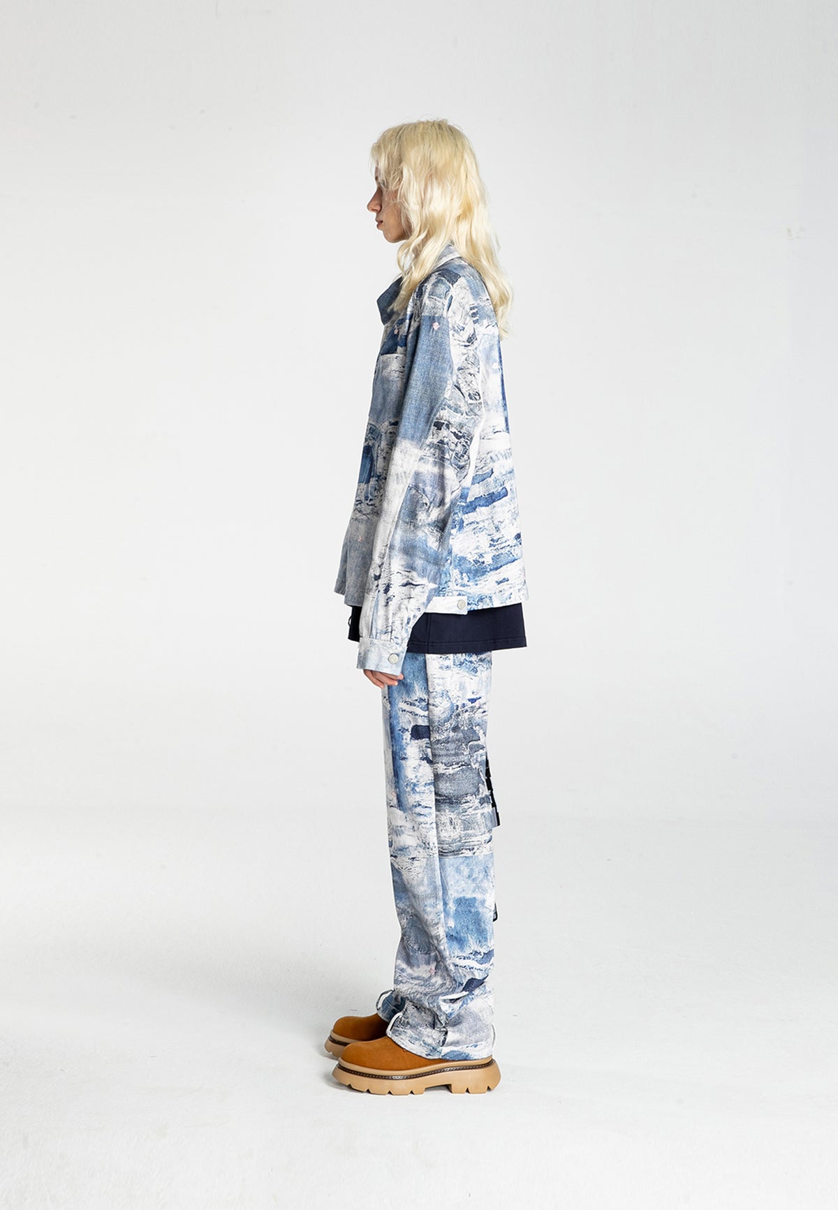 MWM DISTRESSED DENIM JEANS