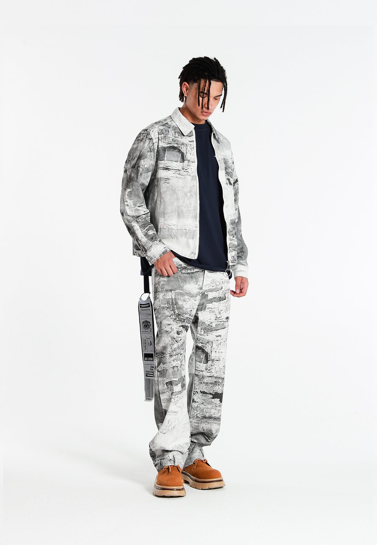MWM DISTRESSED DENIM JEANS