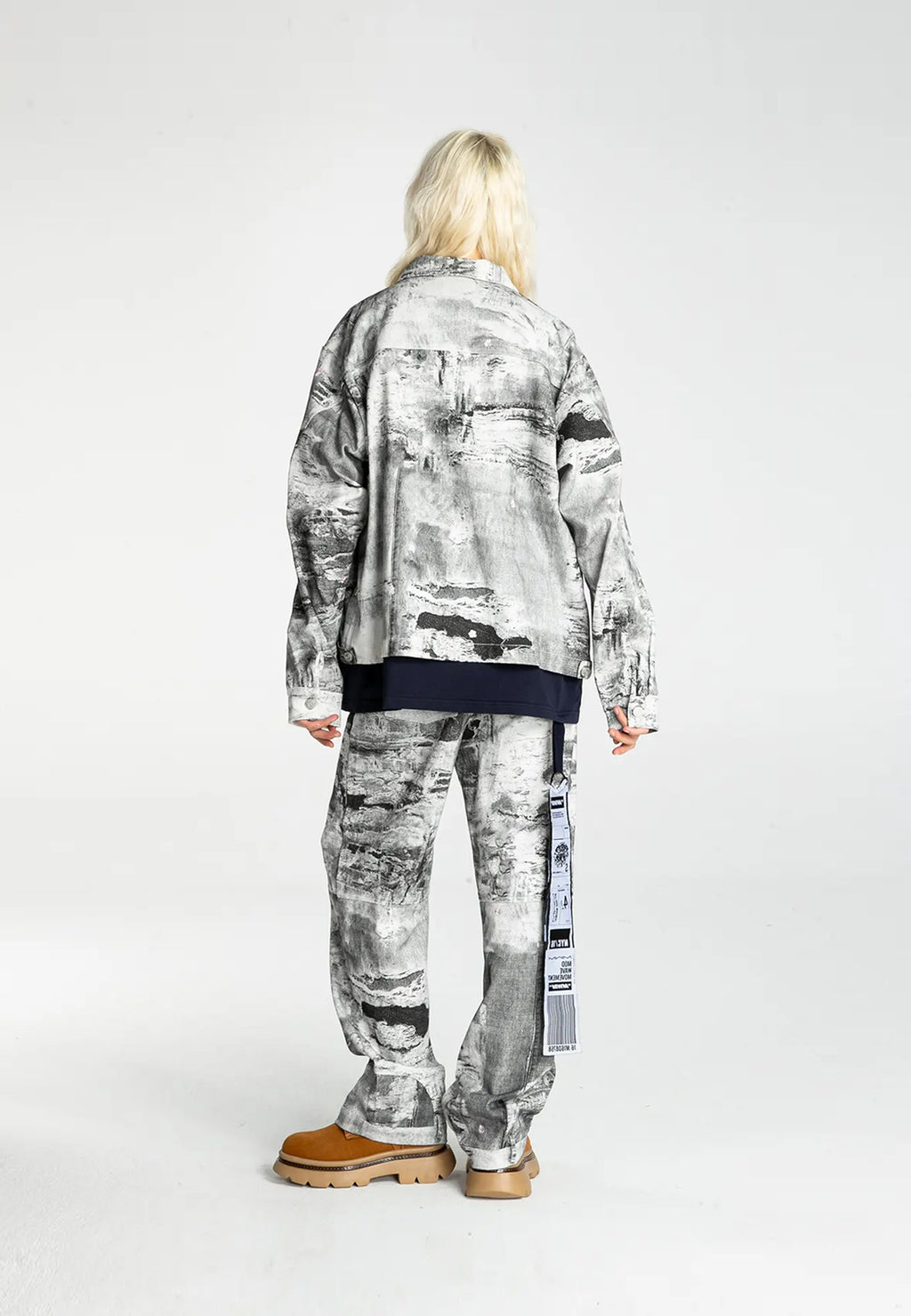 MWM DISTRESSED DENIM JEANS