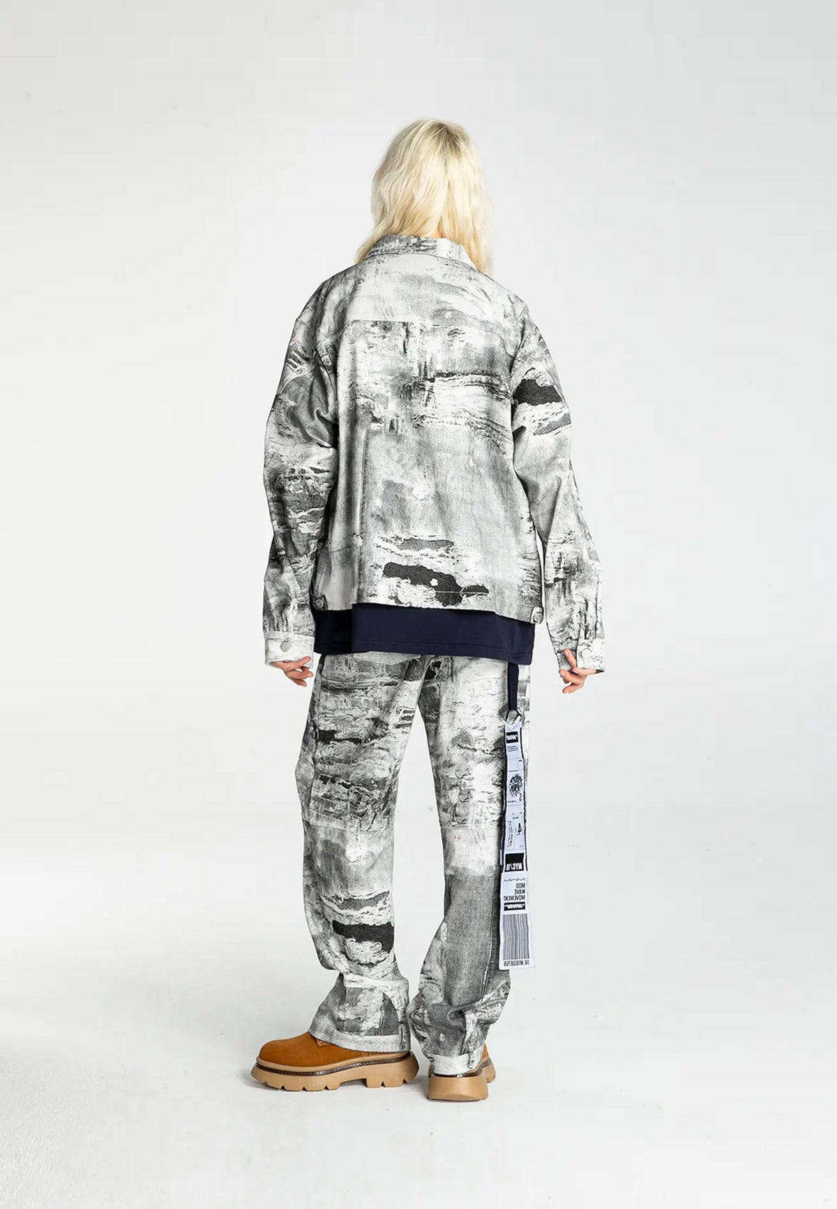 MWM DISTRESSED DENIM JEANS