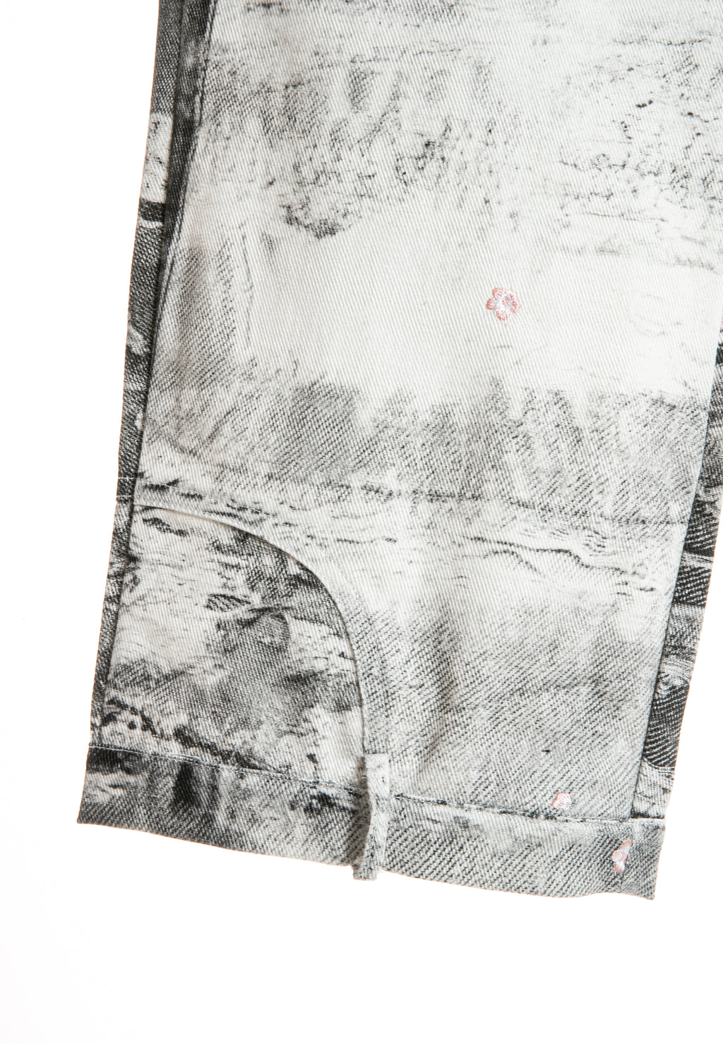 MWM DISTRESSED DENIM JEANS