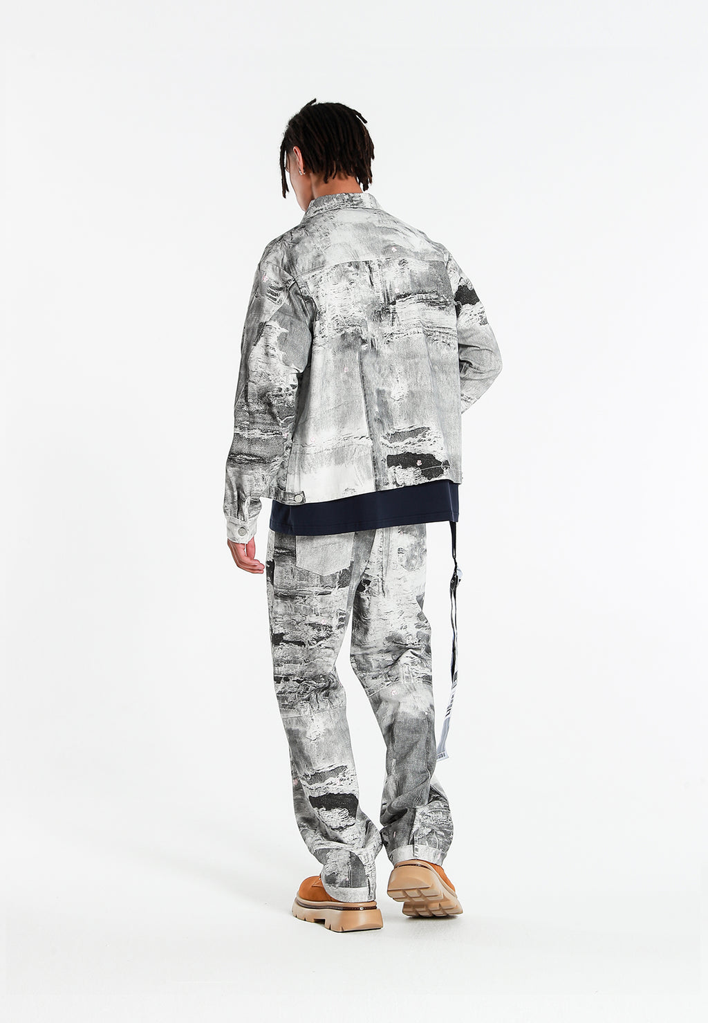 MWM DISTRESSED DENIM JEANS
