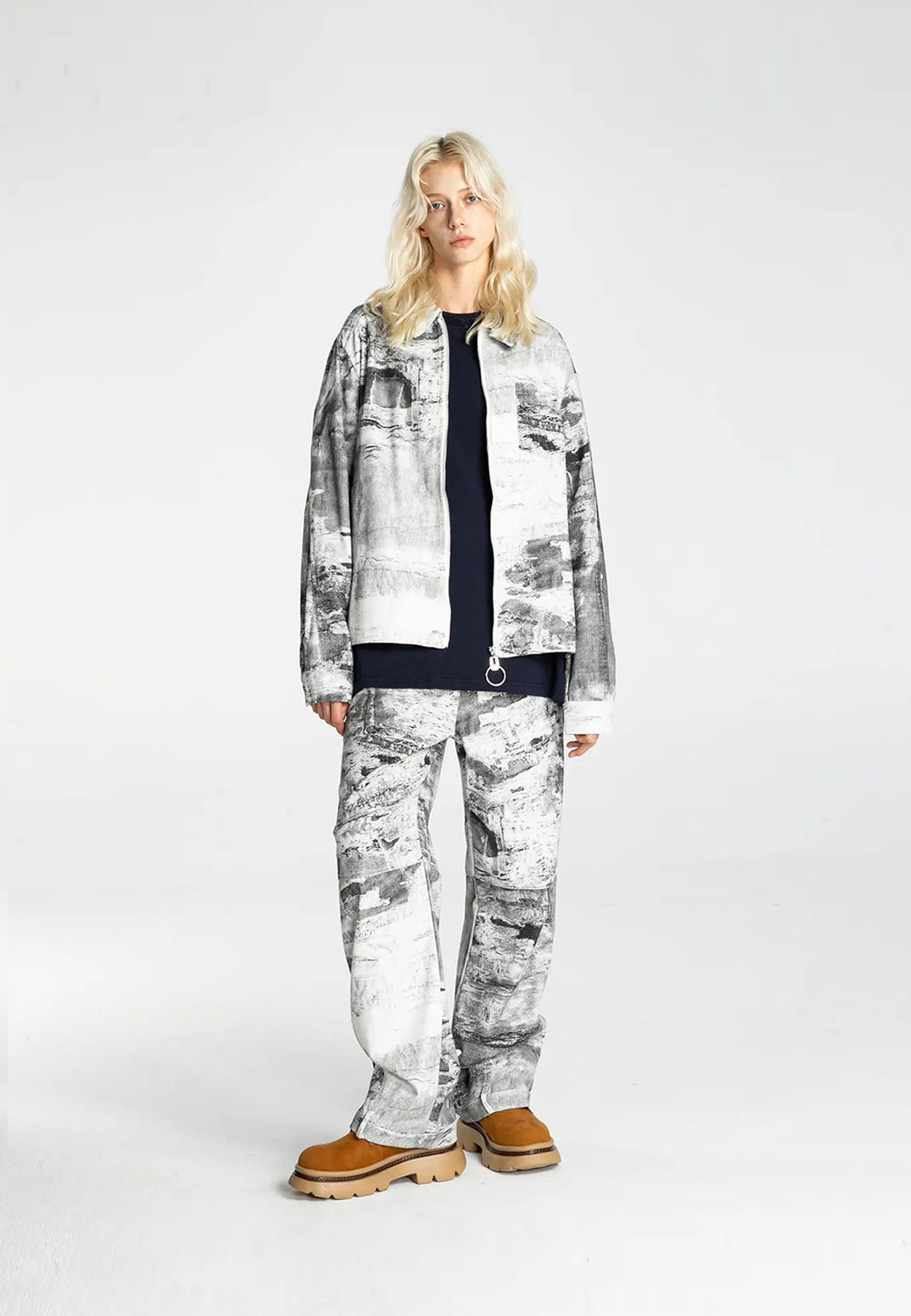 MWM DISTRESSED DENIM JEANS