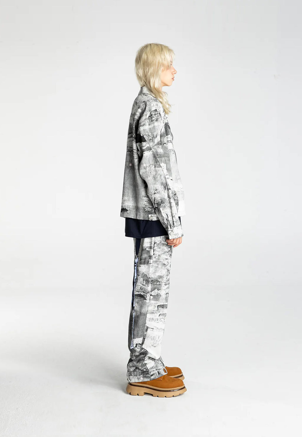 MWM DISTRESSED DENIM JEANS